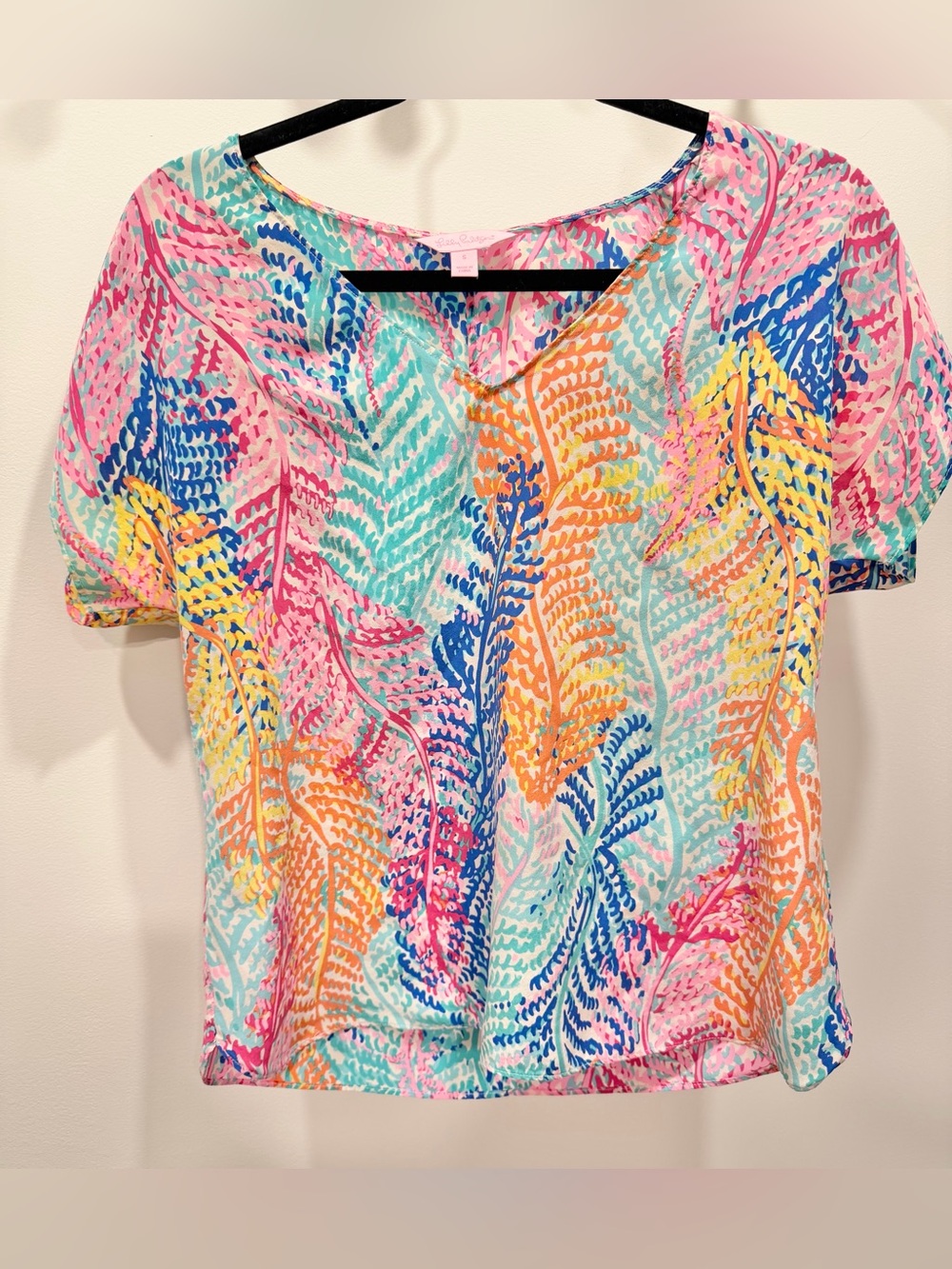 LILLY PULITIZER 100% Silk Electric Feel Short Sleeve Top - Picture 2 of 5
